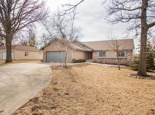 9541 W Ruby Ave, Wauwatosa, WI 53225