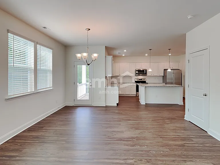 2147 Laurel Village Cir — Photo 4