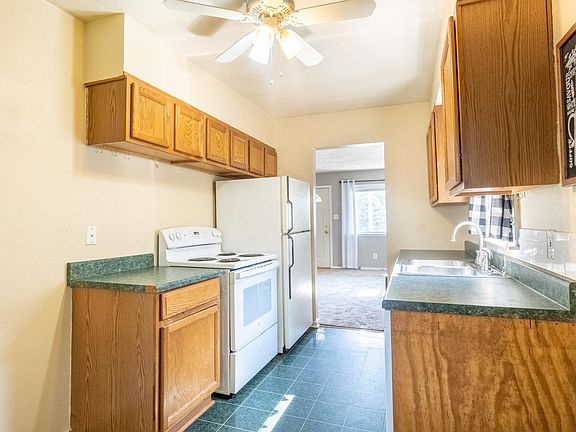 2nd image of 2967 Rebecca St