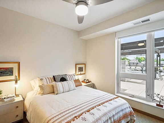 4th image of 2621 Lyndale Ave S #511