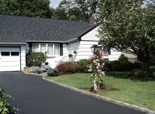 3815 Arthur Ave W, Seaford, NY 11783