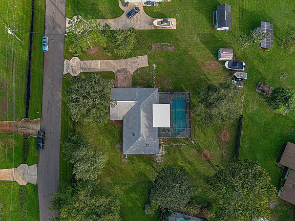 4th image of 2985 Crystal Ct