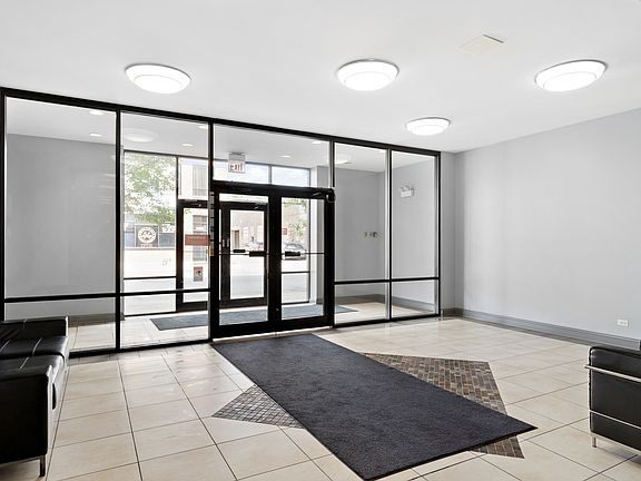 4th image of 4131 W Belmont Ave Unit 318