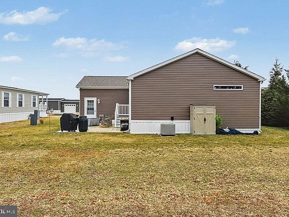 5th image of 18 Buckingham Dr