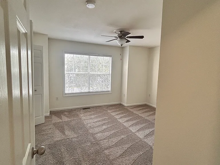 1146 Fords Pointe Cir #1146 — Photo 10