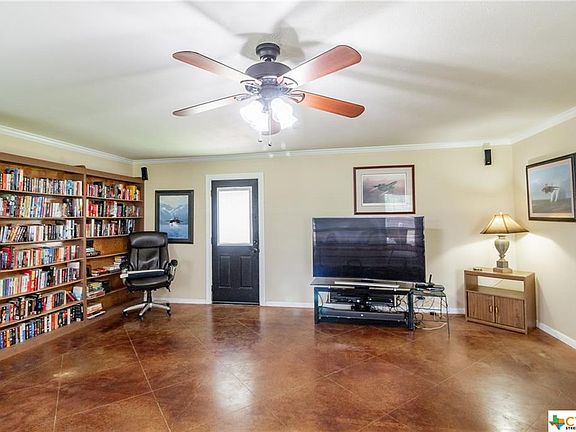 3rd image of 206 Basswood St