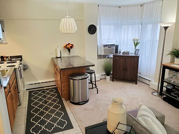 3rd image of 4970 N Marine Dr APT 627