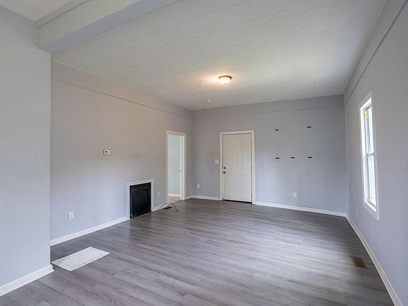 5th image of 326 Maple St Unit A