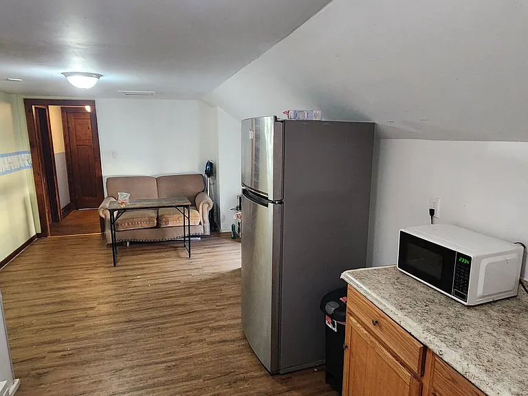 185 Winspear Ave #2 — Photo 2