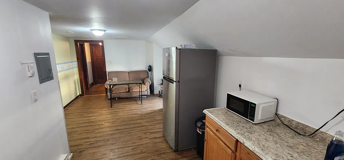 Building Photo - 185 Winspear Ave #2