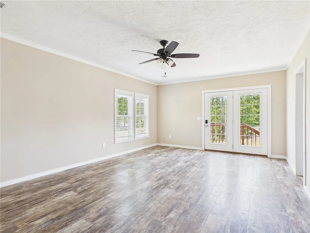 3 bed, 2280 sqft, $2,000 — Photo 2