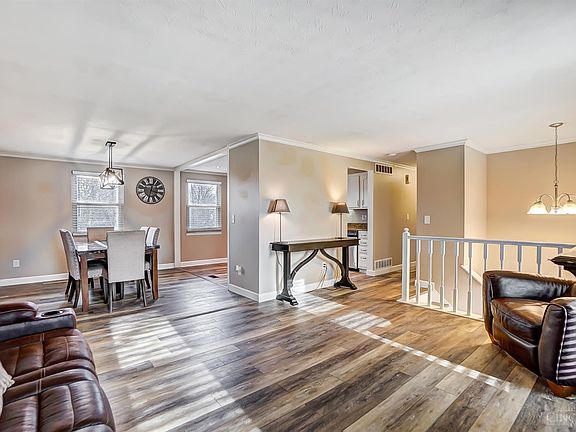 4th image of 156 Francisridge Dr