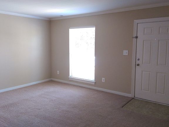 5th image of 354 Dover Ct
