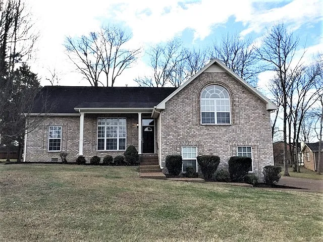 121 Luna Ln