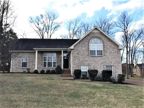 121 Luna Ln, Hendersonville, TN 37075