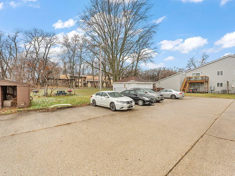 2588 Parkview St #4 — Photo 4
