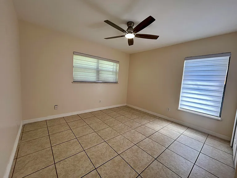 328 W Sugarland Cir — Photo 8