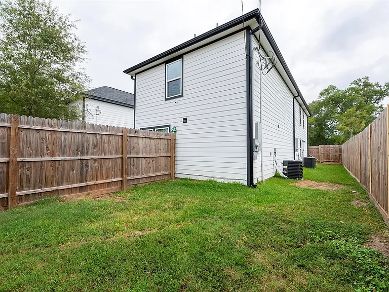 8635 Sunderland Rd — Photo 22