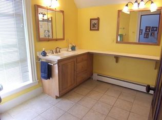 27 Locust St, Honeoye Falls, NY 14472