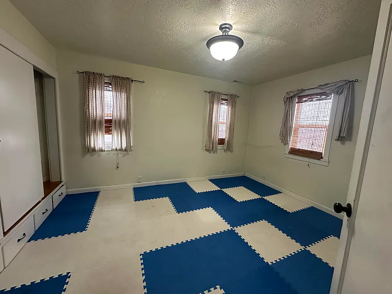 117 N 200 E — Photo 4