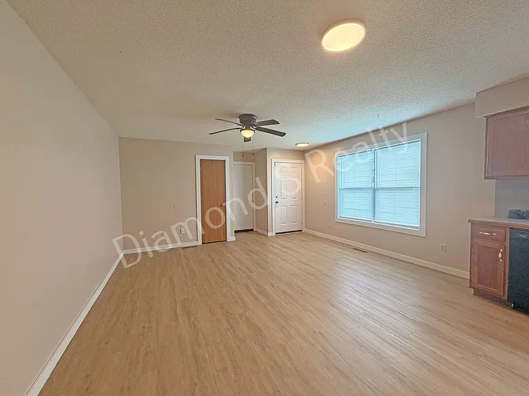 1508 W Rainey Duplex — Photo 5