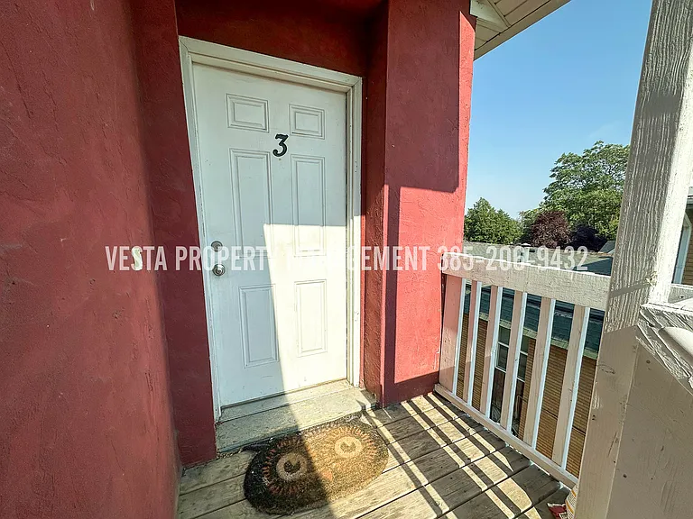 2364 Jefferson Ave #3 — Photo 2
