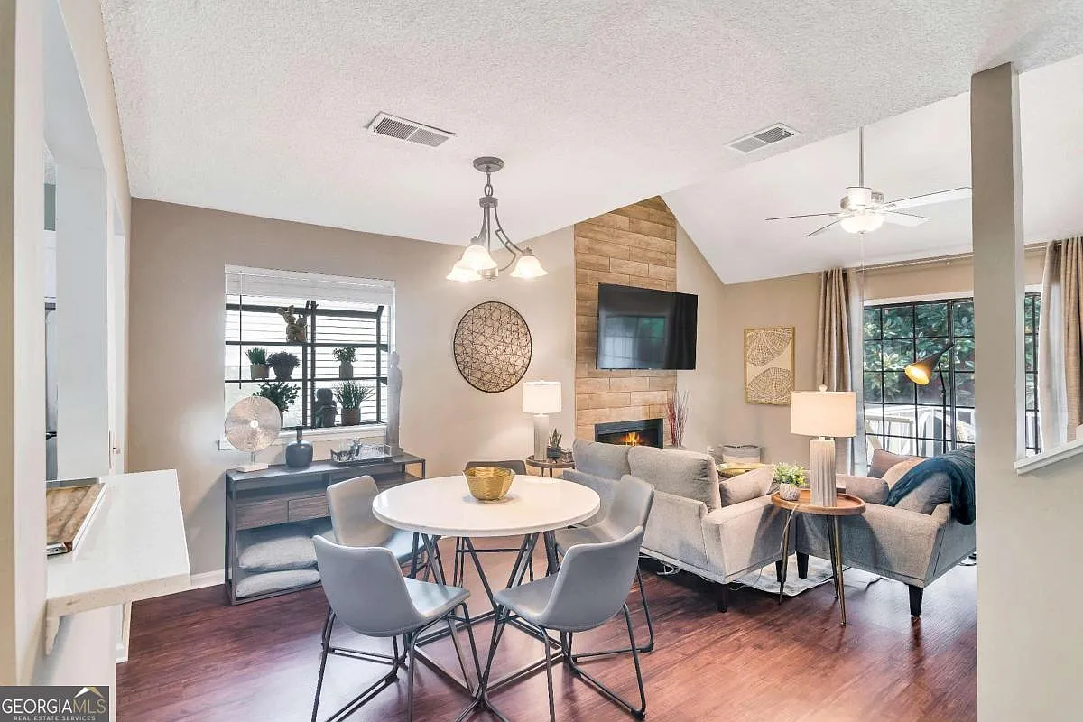 2 bed, 1.5 bath, $3,550 — Photo 1