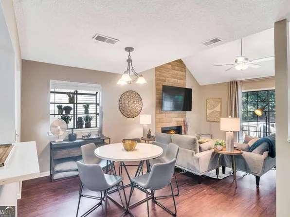 1114 Falling Water Dr SE, Smyrna, GA 30080