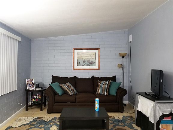 3rd image of 721 W Pepper Pl
