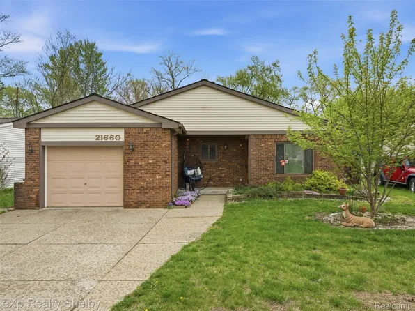 21660 Roosevelt Ave, Farmington Hills, MI 48336