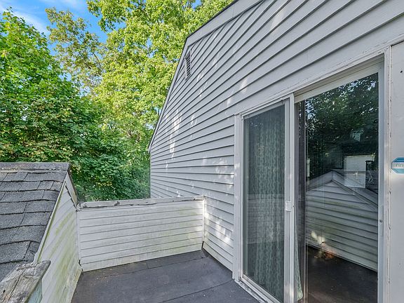 4th image of 16 Laurel Blvd #B