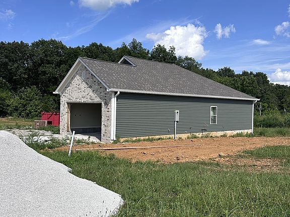 5th image of 211 Bedford Ct