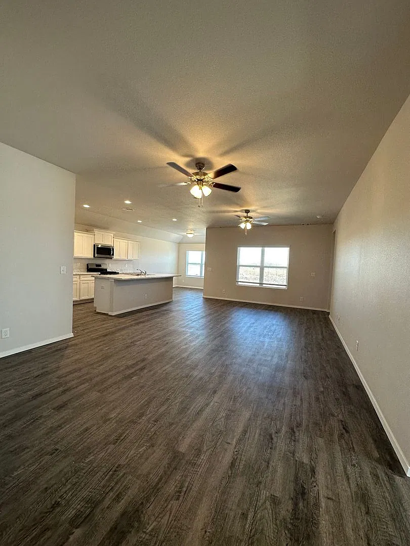Pre-Leasing Now! Beautiful 3-Bedroom, 2-Bath Home in East Village, Broken Arrow — Photo 4