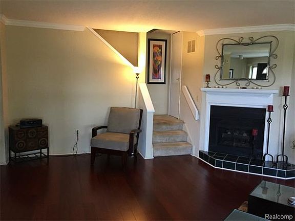 4th image of 24952 Auburn Ln #1