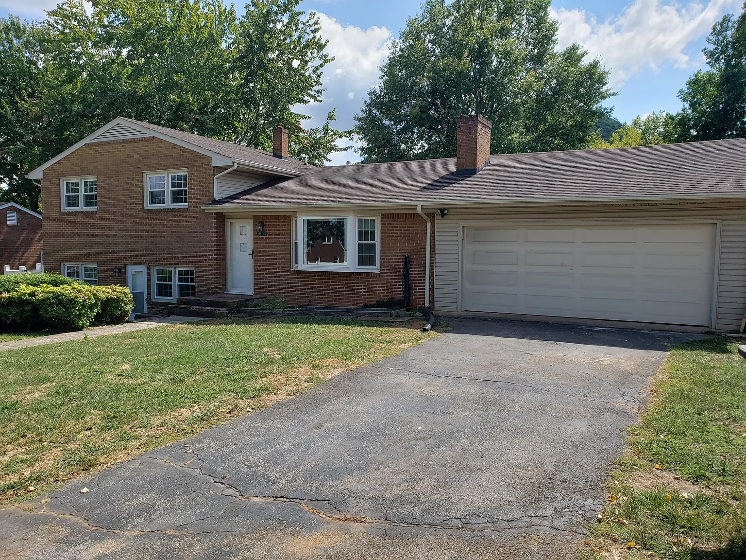 4 bed, 1761 sqft, $2,500 — Photo 2