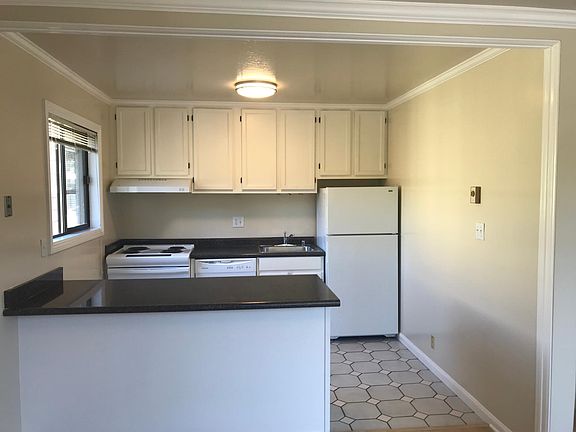 3rd image of 1601 Lincoln Way