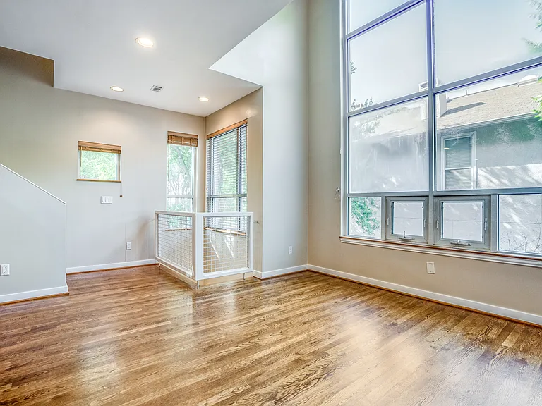 4100 Travis St #8 — Photo 7