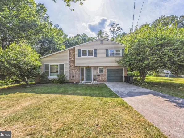 15 Fresno Dr, Magnolia, NJ 08049