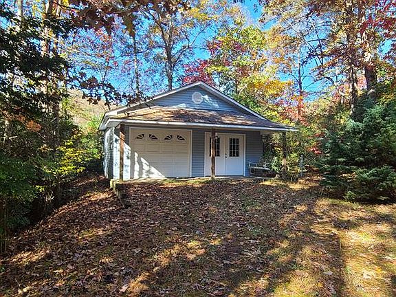 3rd image of 2401 Little John Ln