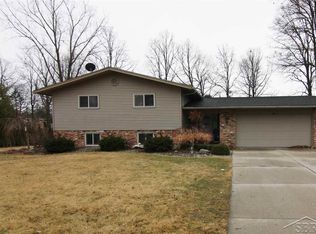 8091 Southwood Dr, Saginaw, MI 48609