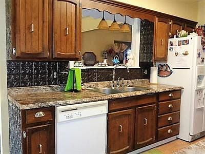 3rd image of 104 S Meadow Pl