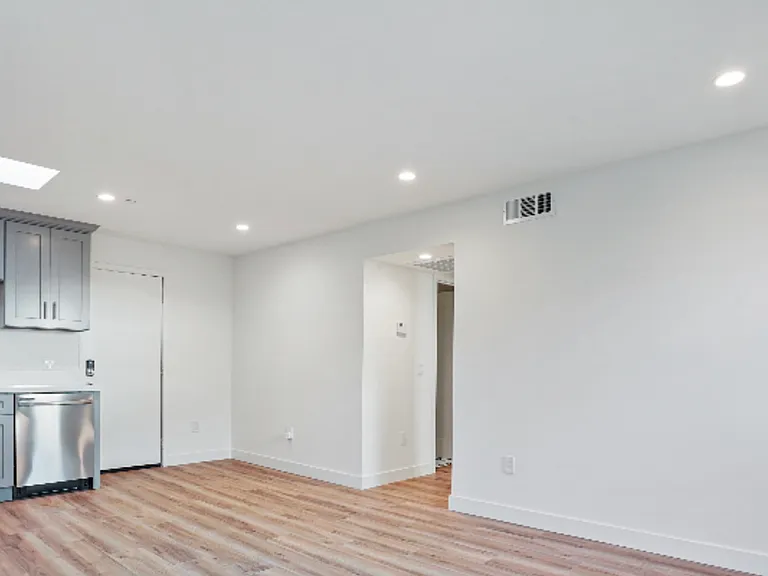 5187 W 20th St #25 — Photo 11