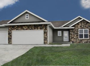 7109 SW 17th St, Topeka, KS 66615