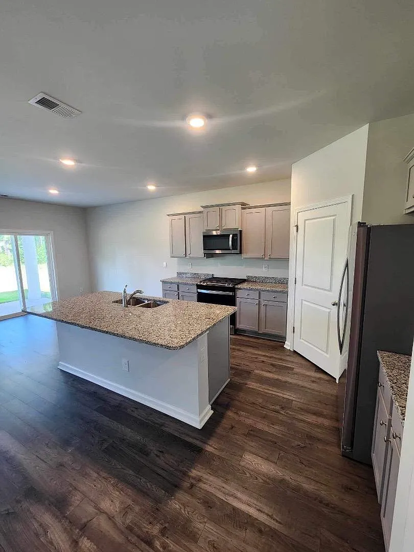 2109 Ridgedale Dr — Photo 3