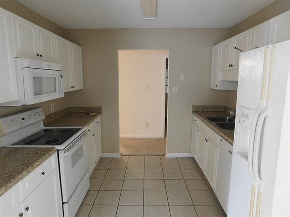 4th image of 206 Cumberland Woods Ter