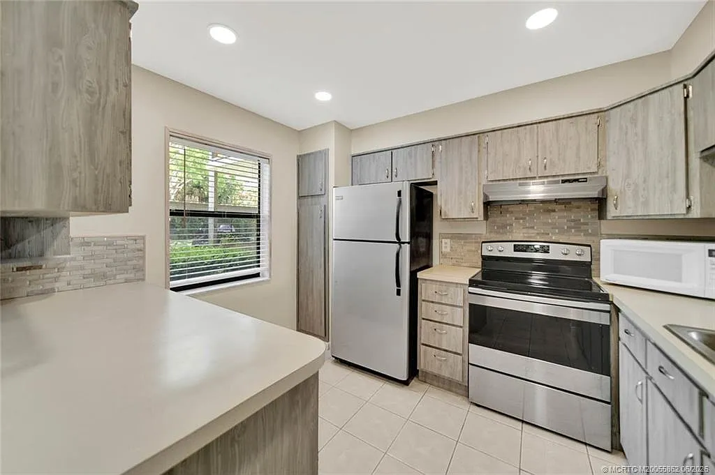 2 bed, 2.0 bath, 938 sqft, $2,000 — Photo 3