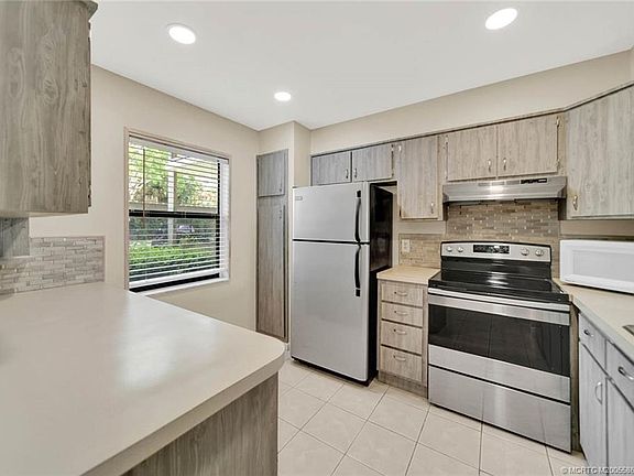 3rd image of 1950 SW Palm City Rd APT 3105