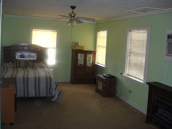 5th image of 606 Dennis St