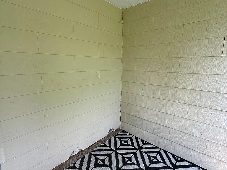 309 N Poplar St — Photo 10