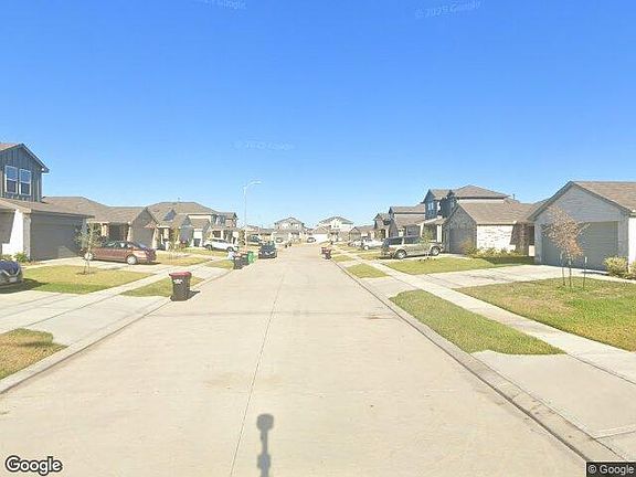 Exterior Neighborhood (street photo)